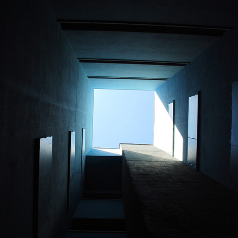 Eight Inscribed Houses and Three Courtyards by Romera y Ruiz Arquitectos