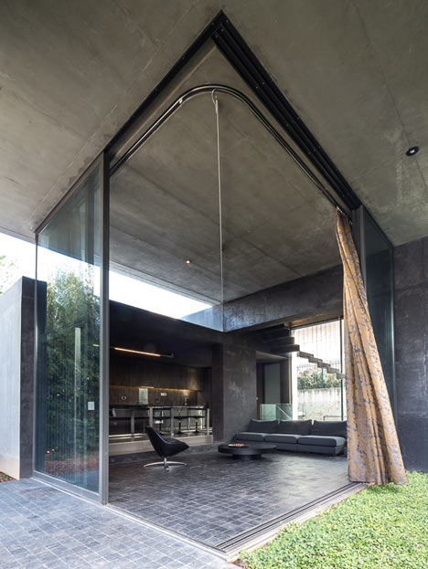 Residence in Kato Kifissia by Tense Architecture Network