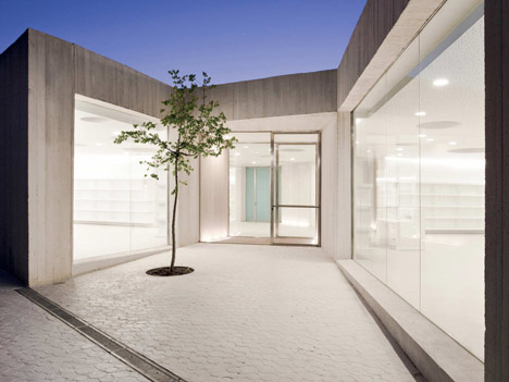 Biblioteca Sant Josep by Ramon Esteve Estudio