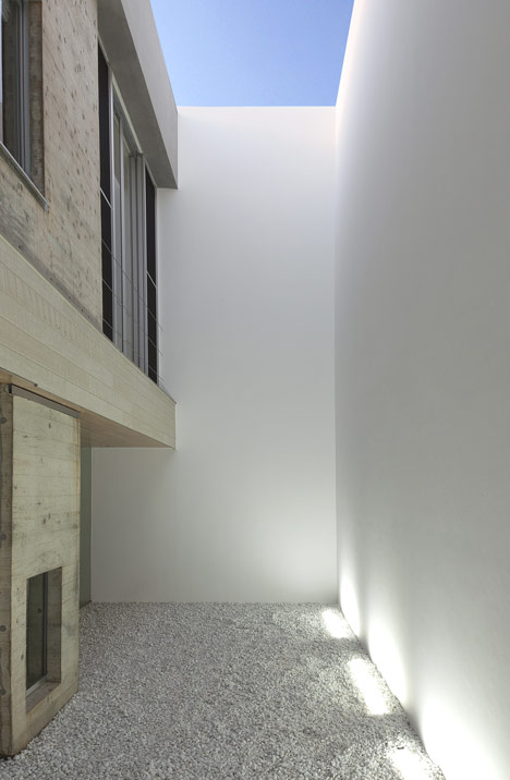House T by Tsukano Architect Office