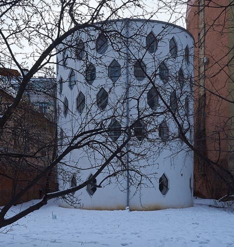 Melnikov House at risk of collapse, photo by qwz Melnikov House at risk of collapse, photo by qwz