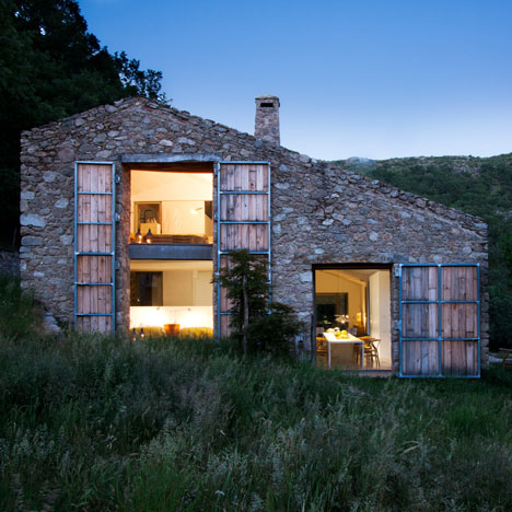 Off Grid Home in Extremadura by Ábaton