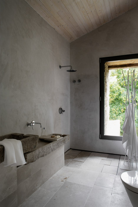 Off Grid Home in Extremadura by Ábaton