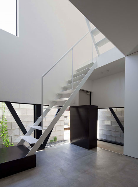 ST-House by PANDA