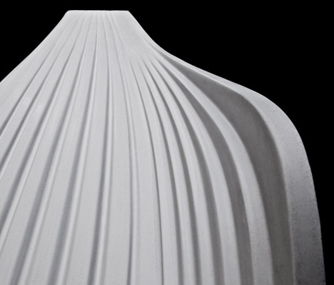 Serac Bench by Zaha Hadid for Lab23 Serac Bench by Zaha Hadid for Lab23