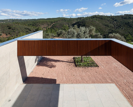Vale da Abelha House by Duarte Pape Vale da Abelha House by Duarte Pape