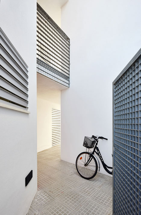 14 Official Proteccion Housing in Ibiza by Castell-Pons Arquitectes