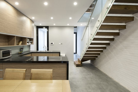 4.5x20 House by AHL Architects Associates 4.5x20 House by AHL Architects Associates