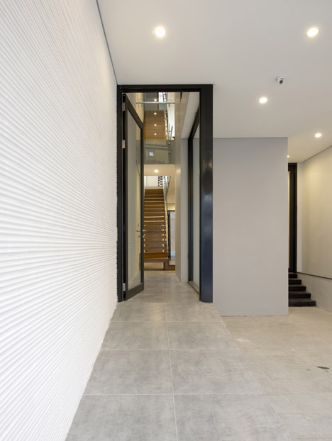 4.5x20 House by AHL Architects Associates 4.5x20 House by AHL Architects Associates