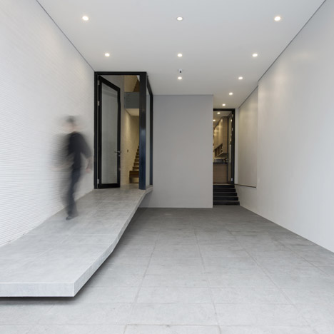 4.5×20 House by AHL Architects Associates