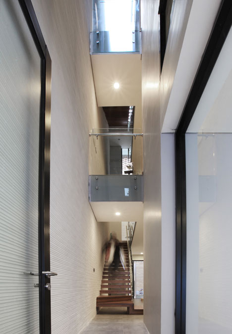 4.5x20 House by AHL Architects Associates 4.5x20 House by AHL Architects Associates