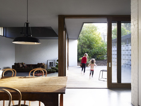 Merricks Beach House by Kennedy Nolan Architects Merricks Beach House by Kennedy Nolan Architects