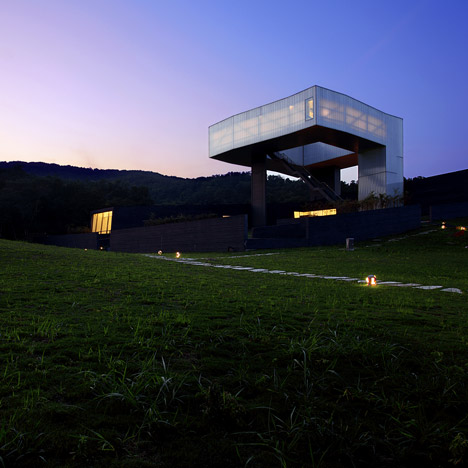 Sifang Art Museum “gives you a feeling of mystery” says Steven Holl