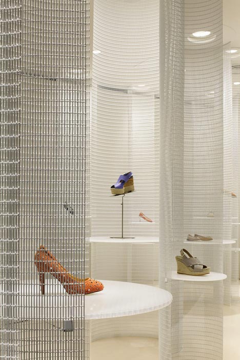 dezeen_Lucca-llena-store-by-Ryutaro-Matsuura_4 dezeen_Lucca-llena-store-by-Ryutaro-Matsuura_4