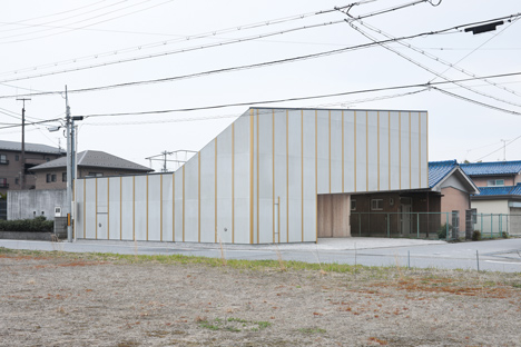 House in Nagahama by Comma Design Office House in Nagahama by Comma Design Office