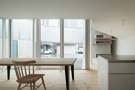 House in Nagahama by Comma Design Office House in Nagahama by Comma Design Office