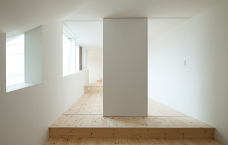 House in Nagahama by Comma Design Office House in Nagahama by Comma Design Office