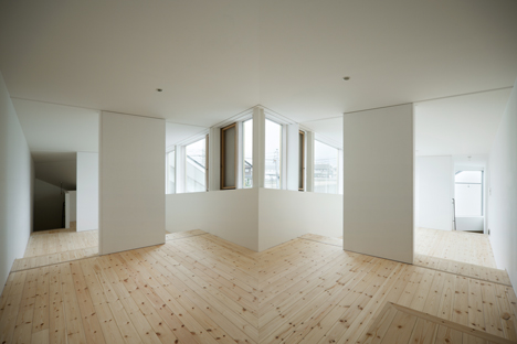 House in Nagahama by Comma Design Office House in Nagahama by Comma Design Office