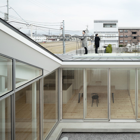 House in Nagahama by Comma Design Office