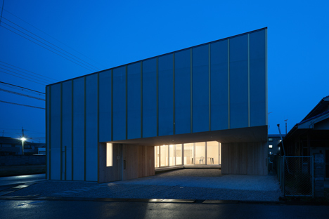 House in Nagahama by Comma Design Office House in Nagahama by Comma Design Office