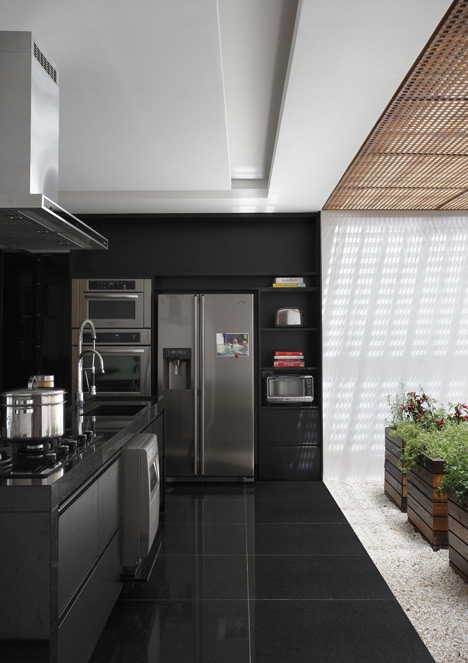 BT House by Studio Guilherme Torres BT House by Studio Guilherme Torres