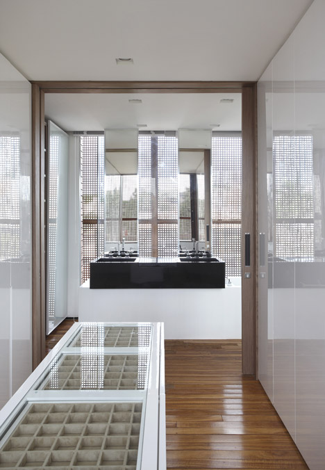 BT House by Studio Guilherme Torres BT House by Studio Guilherme Torres