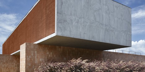 BT House by Studio Guilherme Torres