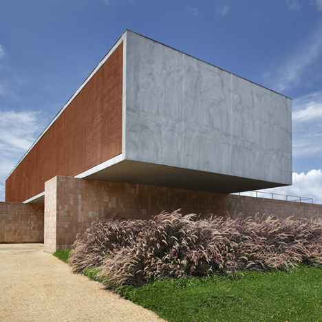 BT House by Studio Guilherme Torres