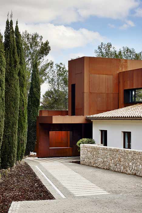 dezeen_KubiKextension-by-GRAS-arquitectos_5 dezeen_KubiKextension-by-GRAS-arquitectos_5