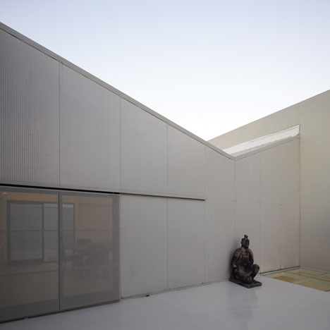 Venturini House by Adamo-Faiden