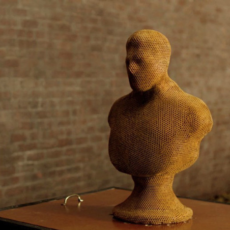 Dewar's Highlander Honey bust