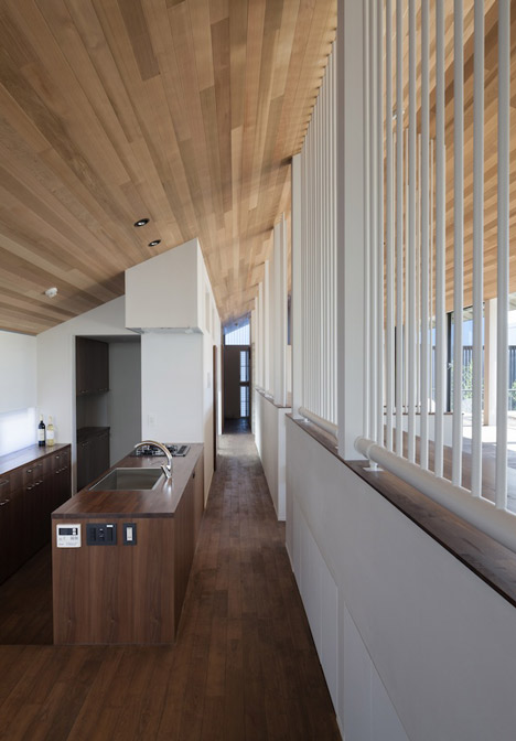 Lifted-garden House by acaa
