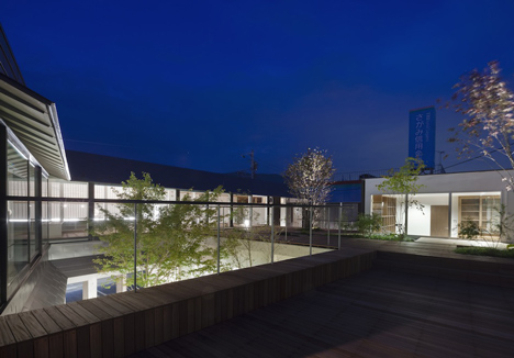 Lifted-garden House by acaa