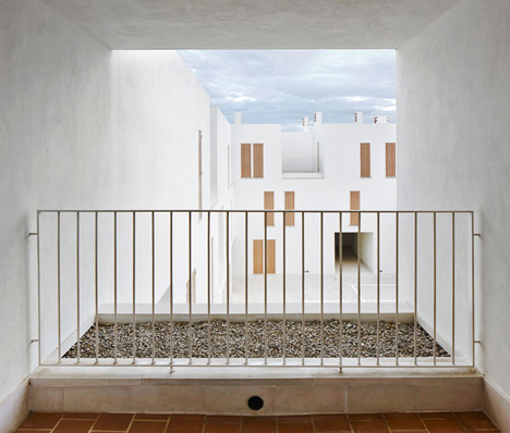 Social housing in Sa Pobla by RipollTizon
