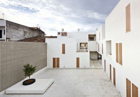 Social housing in Sa Pobla by RipollTizon