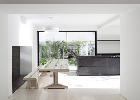 An Urban Villa by Pitsou Kedem Architects