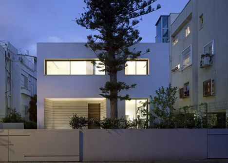 An Urban Villa by Pitsou Kedem Architects