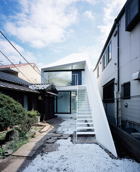 Arrow by Apollo Architects & Associates