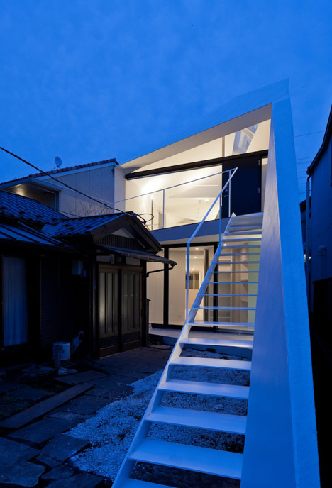 Arrow by Apollo Architects & Associates