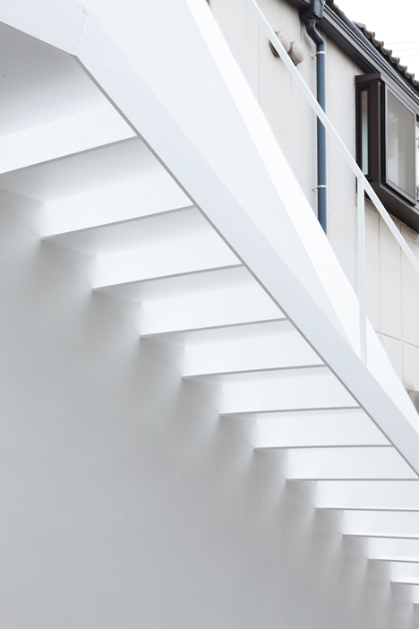 Arrow by Apollo Architects & Associates