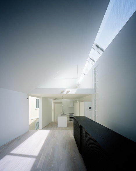 Arrow by Apollo Architects & Associates
