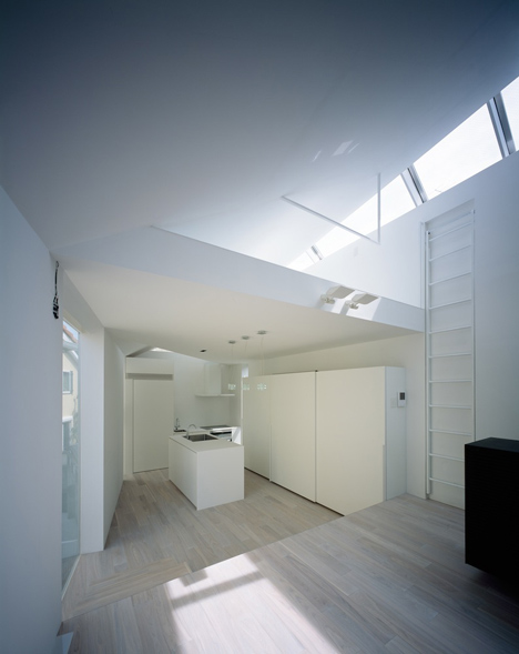 Arrow by Apollo Architects & Associates