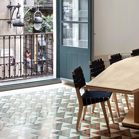 Carrer Avinyo 34 by David Kohn Architects