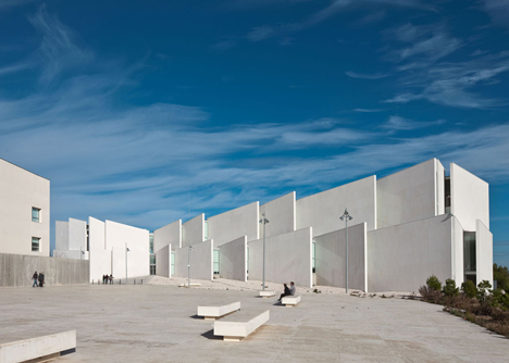 Health Faculty in Zaragoza by Taller Basico de Arquitectura