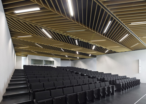 Health Faculty in Zaragoza by Taller Basico de Arquitectura