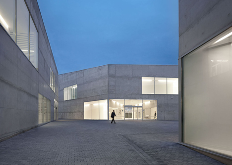 Health Faculty in Zaragoza by Taller Basico de Arquitectura