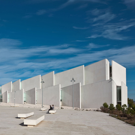 Health Faculty in Zaragoza by Taller Basico de Arquitectura