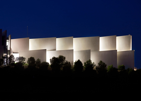 Health Faculty in Zaragoza by Taller Basico de Arquitectura