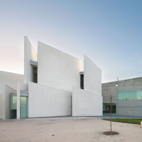 Health Faculty in Zaragoza by Taller Basico de Arquitectura