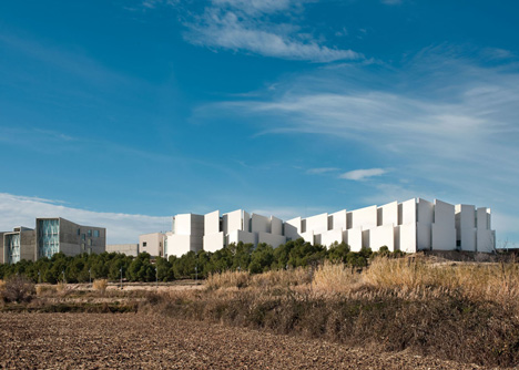 Health Faculty in Zaragoza by Taller Basico de Arquitectura